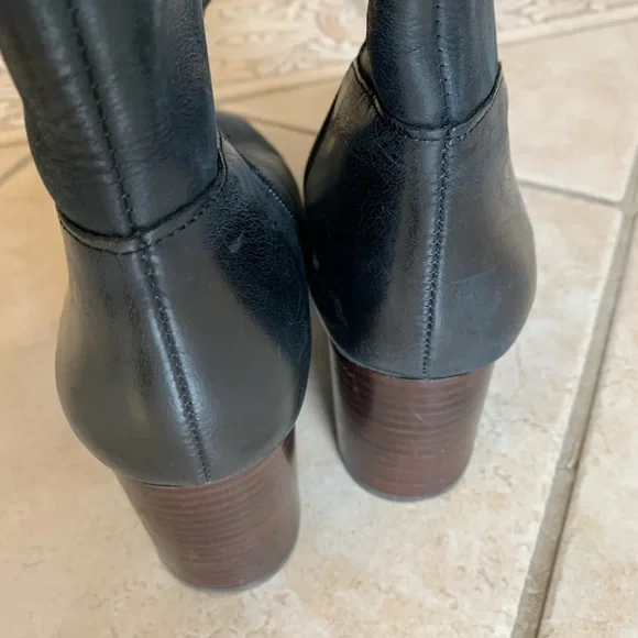 Antonio Melani black leather boots.  Size 7 W Boots are almost brand new. - Picture 4 of 6